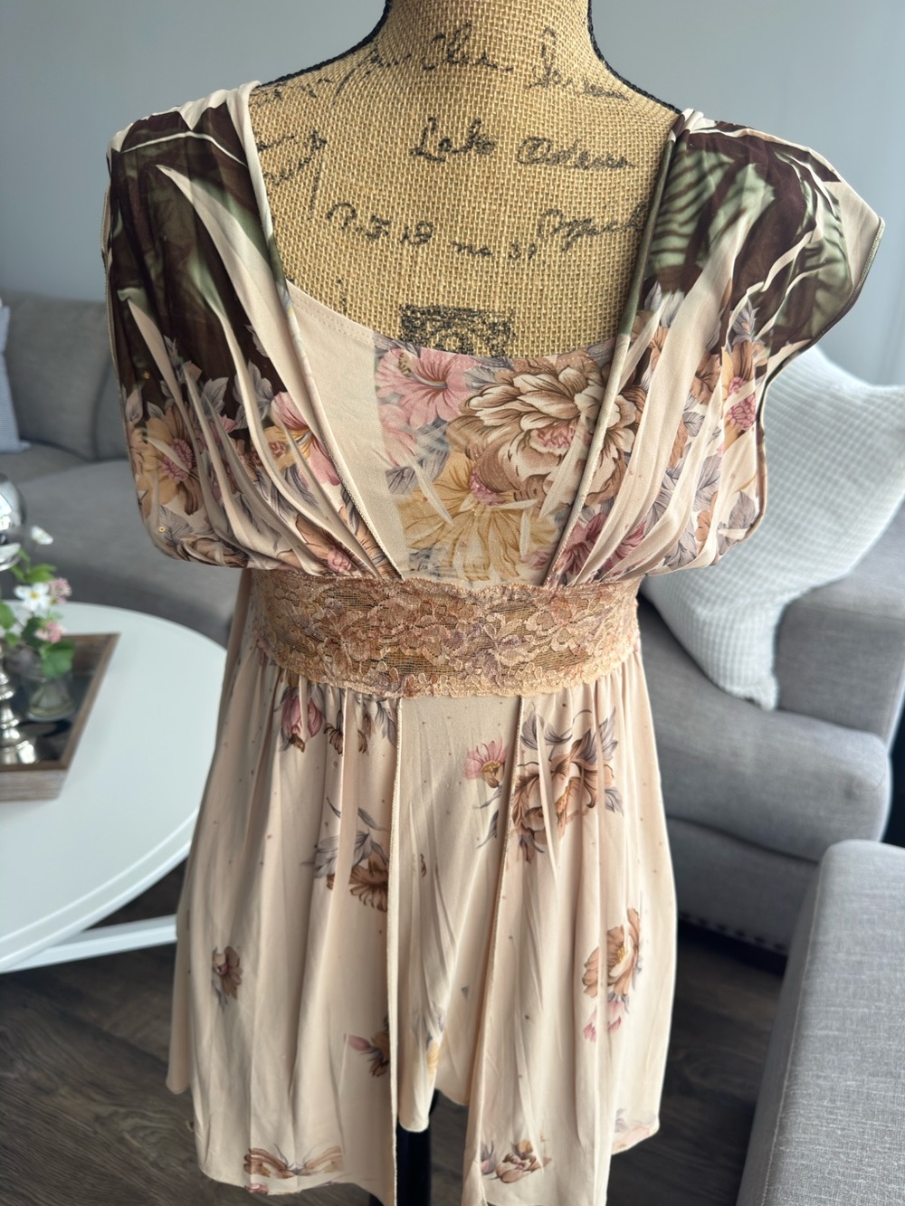 Anna Floral Lace-Waist Chemise in Beige and Brown